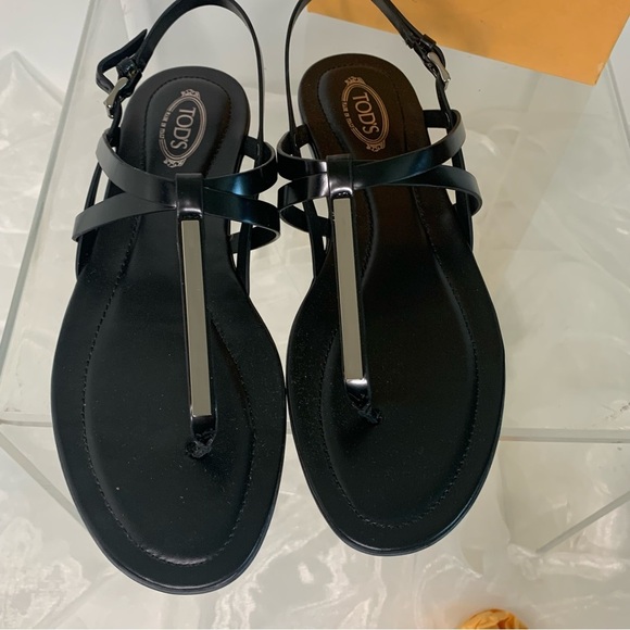 Tod’s Women’s Italian Black Patent Leather Silver Bar Accent Buckle Sandals! - Picture 1 of 10